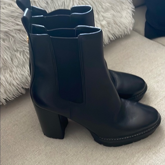 Tory Burch Carson Lug Sole Ankle Boots - Picture 4 of 8